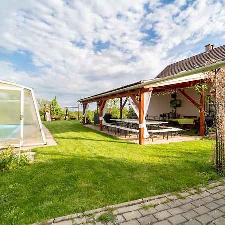 Kutvoelgy Vendeghaz Otel Vác Dış mekan fotoğraf